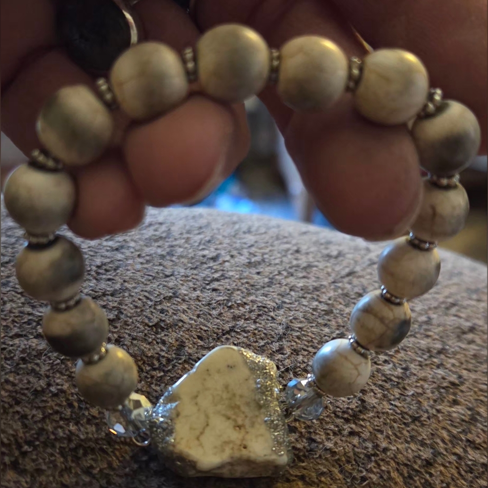 Howlite Beaded Stretch Bracelet With Druzy Accent Stone - Picture 2 of 5